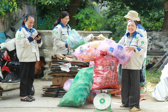 TP. Huế: Thu gom hơn 60.000 kg rác tái chế qua ứng dụng trên điện thoại