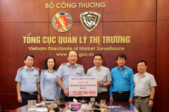 Lực lượng Quản lý thị trường quyên góp hơn 2,3 tỷ đồng ủng hộ người dân bị ảnh hưởng bởi bão, lũ