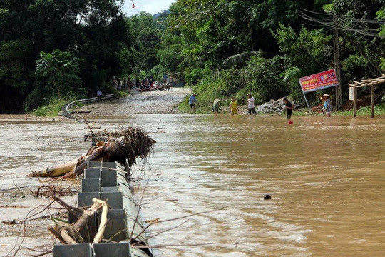 Lũ lớn trên sông Đồng Nai và miền Trung: Nhiều sông vượt báo động 2