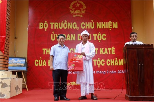 Bộ trưởng, Chủ nhiệm Ủy ban Dân tộc chúc mừng Tết Katê đồng bào Chăm tại Bình Thuận