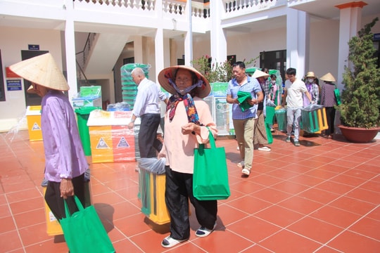 Ra mắt mô hình phân loại rác tại nguồn trên đảo Cát Bà