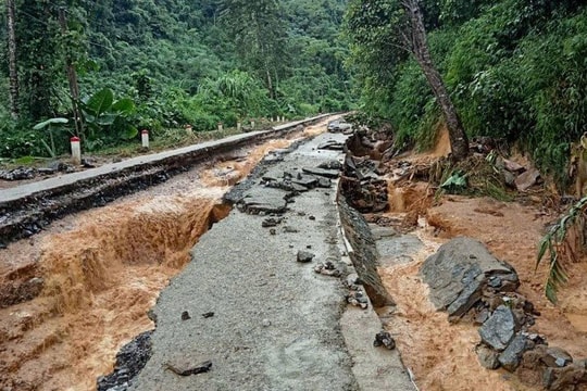 Bạch Thông (Bắc Kạn): Mưa lớn, đường liên xã Nguyên Phúc – Sỹ Bình hỏng nặng