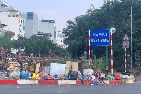 Hàng quán, rác thải... làm xấu hình ảnh đôi bờ Tô Lịch