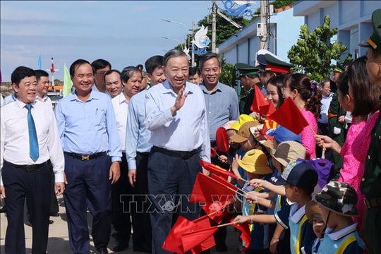 Tổng Bí thư, Chủ tịch nước Tô Lâm thăm, làm việc tại huyện đảo Cồn Cỏ (Quảng Trị)