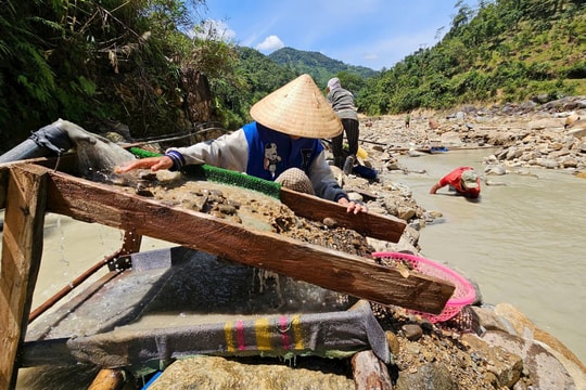 Phước Sơn (Quảng Nam): Ngăn chặn khai thác vàng trái phép