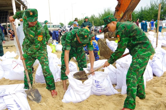 Khắc phục sạt lở, giúp dân ứng phó bão TRAMI