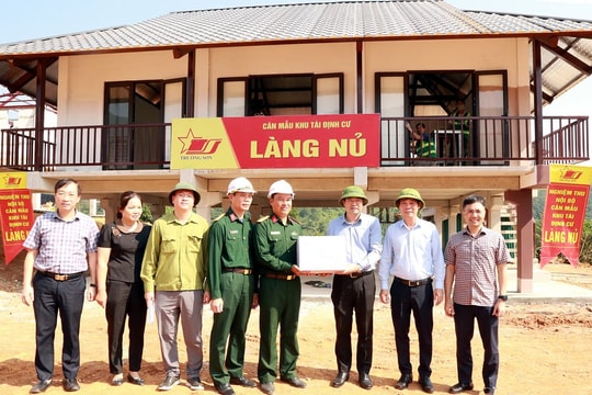 Lào Cai: Những ngôi nhà mới đầu tiên của người dân thôn Làng Nủ đã hình thành