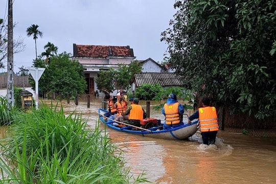 Quảng Ngãi: Lũ lên nhanh, Chủ tịch UBND tỉnh chỉ đạo khẩn trương ứng phó