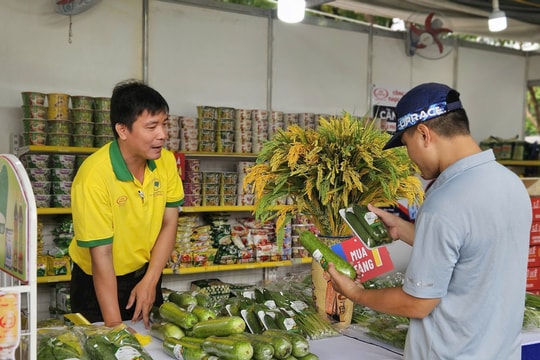 TP.HCM: Đưa hàng Tết đến với người thu nhập thấp