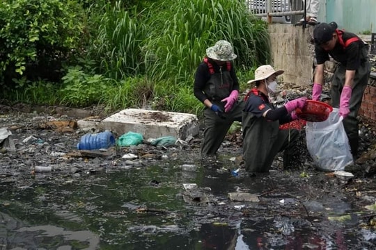 TP.HCM: Phê duyệt danh sách 18 kênh, rạch phải thu gom rác thải rắn