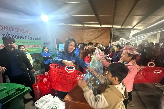 Lào Cai: Tiểu thương và người dân Văn Bàn chung tay chống rác thải nhựa