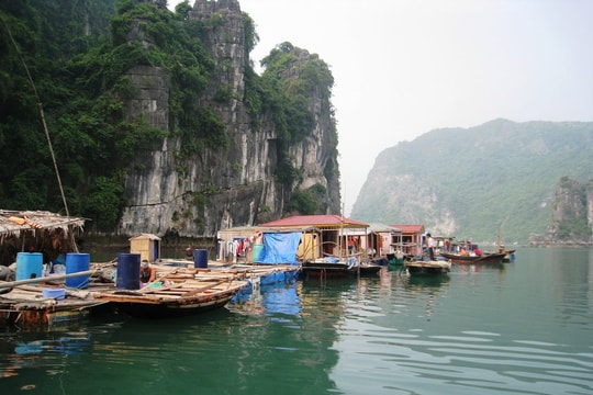 Trở lại Vung Viêng: Làng chài trong vịnh Di sản