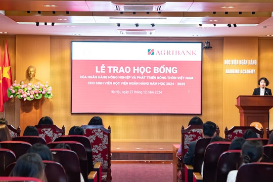 Agribank trao 60 suất học bổng cho sinh viên Học viện Ngân hàng