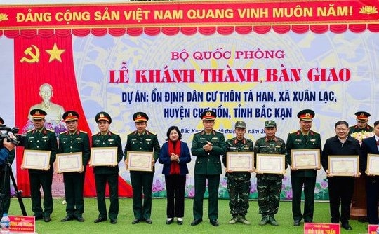 Chợ Đồn (Bắc Kạn): Người dân thôn Tà Han về nhà mới