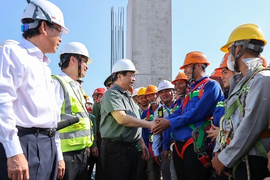 Thủ tướng chỉ đạo chăm lo, hỗ trợ người lao động làm việc trên công trường trong dịp Tết