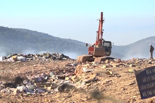 "Núi rác" Cam Ly ở TP Đà Lạt bốc cháy nhiều ngày