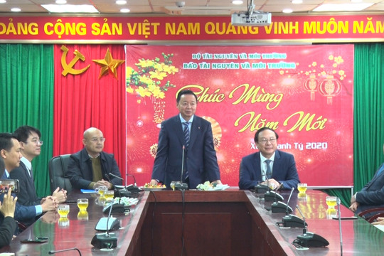 Bộ trưởng Trần Hồng Hà làm việc với Báo TN&MT 