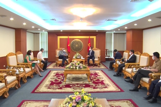 Bộ trưởng Trần Hồng Hà tiếp xã giao Đại sứ Cuba 