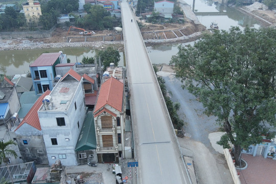 Hà Nội: Chậm điều chỉnh giấy chứng nhận cho người dân mất đất dự án cầu Hòa Viên