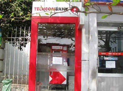 3 đối tượng phá trụ ATM của ngân hàng Techcombank
