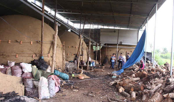 Đắk Lắk: "Tự ý" xây lò đốt than ở khu đông dân cư