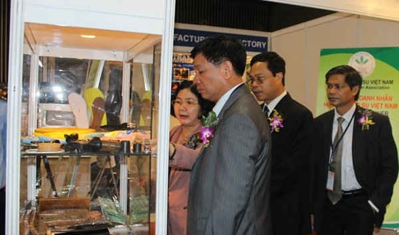 10 nước tham gia triển lãm máy, thiết bị ngành nhựa và cao su Việt Nam 2015