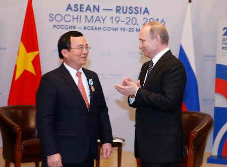 Tổng thống Putin tặng Huân chương Hữu nghị LB Nga cho Chủ tịch PVN Nguyễn Quốc Khánh