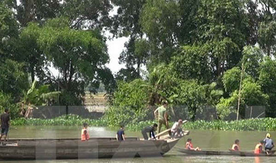 Tây Ninh bắt quả tang cơ sở tái chế nhựa xả thải ra Vàm Cỏ Đông
