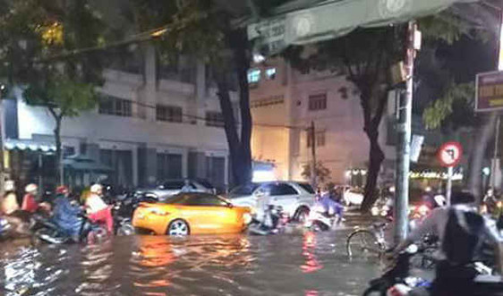 TP Biên Hòa cho học sinh tan trường sớm để tránh "lụt"