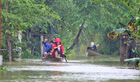 Thừa Thiên -Huế: Hồ thủy điện đồng loạt xả lũ, nhiều nơi ngập nặng