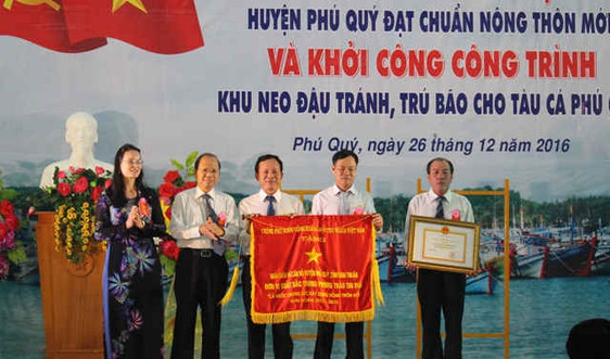 Huyện đảo Phú Quý đạt chuẩn nông thôn mới