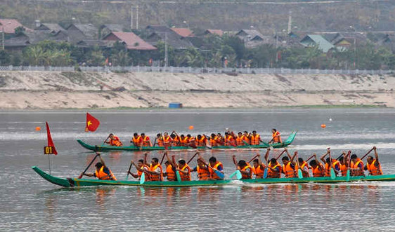 Điện Biên: Độc đáo lễ hội đua thuyền đuôi én lần 3