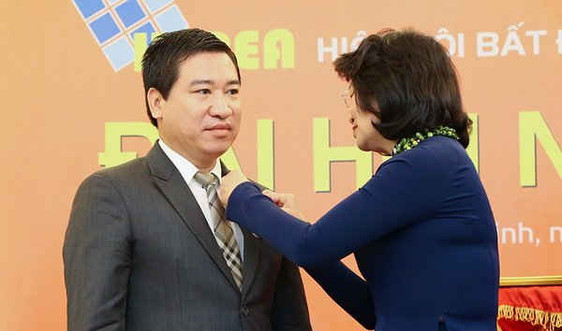Chủ tịch Hưng Thịnh đón nhận Huân chương Lao động hạng Ba