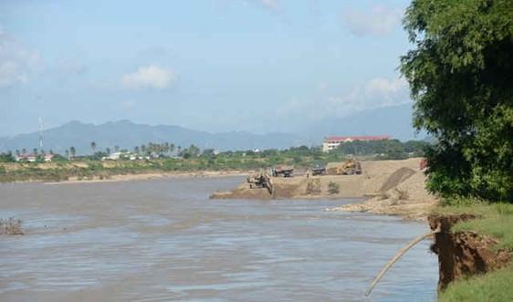 Ninh Thuận: Tổng kiểm tra khai thác cát trên sông Dinh