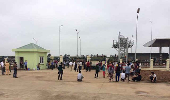 Phú Thọ: Dân dàn hàng trên đường phản đối trạm thu phí BOT