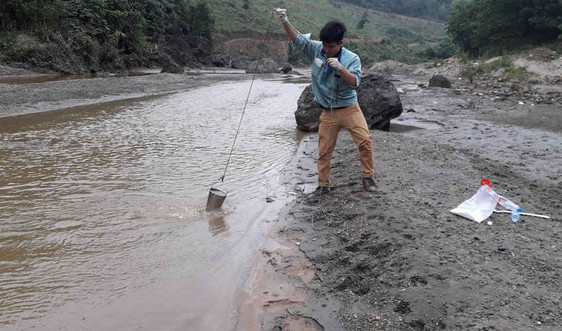Người dân lo lắng ô nhiễm nguồn nước sinh hoạt lấy từ sông Dinh