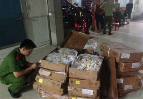 Hà Tĩnh: Bắt giữ hơn 600kg thực phẩm bẩn, hết hạn sử dụng