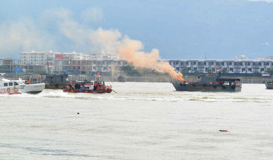Việt Nam - Hoa Kỳ diễn tập ứng phó sự cố tràn dầu trên sông Hàn