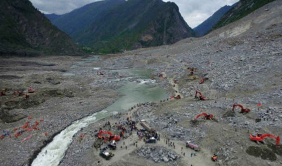 Trung Quốc tạm rút lực lượng cứu hộ ở Tứ Xuyên vì lo lại lở đất