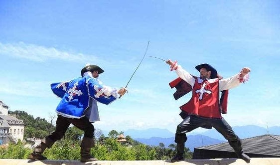 Đến Sun World Ba Na Hills chiêm ngưỡng ngự lâm quân Anh đấu kiếm