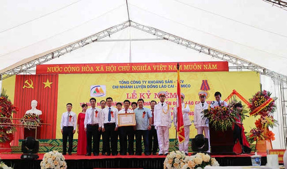 Công ty luyện đồng Lào Cai đón nhận Huân chương Lao động Hạng ba