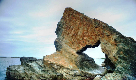 Nhận diện giá trị di sản địa chất Núi Thành