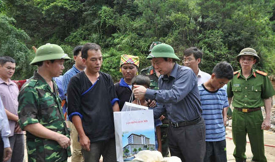 Phó Chủ tịch Quốc hội Phùng Quốc Hiển kiểm tra công tác khắc phục hậu quả thiên tai tại Yên Bái