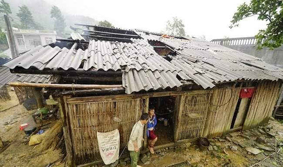 Lào Cai: Mưa dông làm một người bị thương và hơn 750 ngôi nhà bị tốc mái