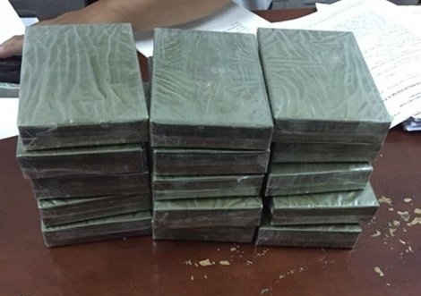 Điện Biên: Bắt đối tượng vận chuyển 10 bánh Heroin