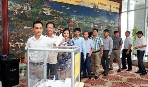 Tập đoàn Dầu khí Việt Nam quyên góp ủng hộ đồng bào miền Trung trên 3 tỷ đồng