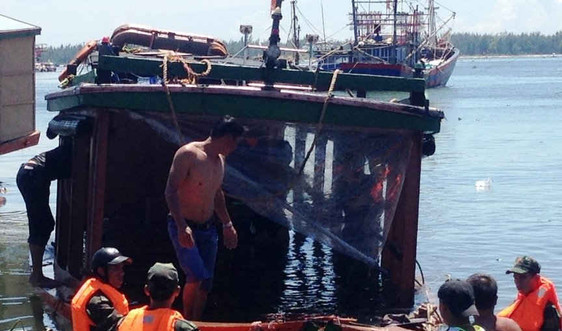 Hội An: Tàu du lịch tại biển Cửa Đại bị đâm chìm
