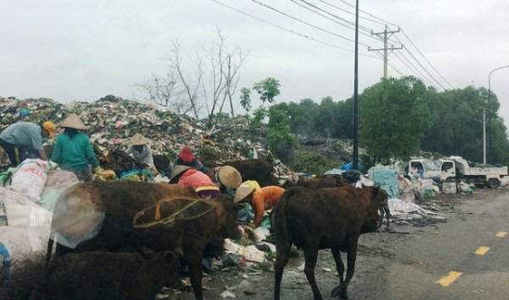 Kiên Giang: Nhà máy xử lý rác Phú Quốc bốc mùi, dân chặn xe rác