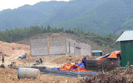 Dự án chăn nuôi lợn sinh sản công nghệ cao ở huyện Quỳnh Lưu (Nghệ An): Chưa được giao đất đã ồ ạt thi công