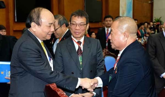 Thủ tướng tiếp đoàn kiều bào về nước đón Tết
